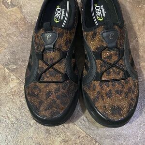 Easy Spirit Women's Brown Leopard Slip-On Flats